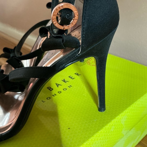 Ted Baker London Nuscala Black Satin Bow Heels EU 38.5 / US 8 Rose Gold Detail - Picture 3 of 8